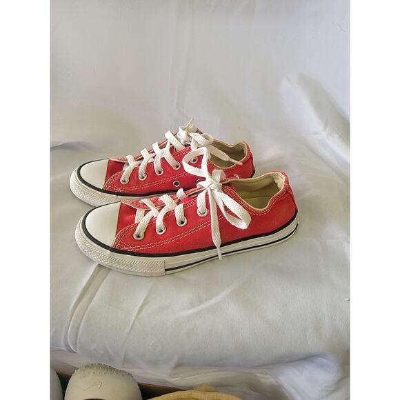 Red Converse Low Top Chuck Taylor Size 1 Youth Boys Or Girls Unisex - Picture 2 of 7